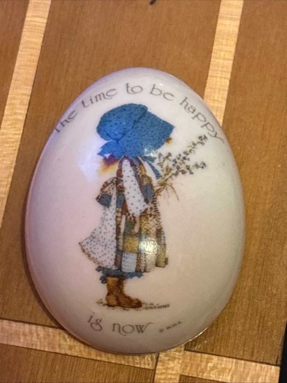 70s Vintage-Style White Ceramic Wall Art Egg with Blue Accent